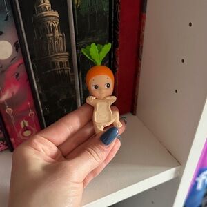 Sonny Angel carrot hipper